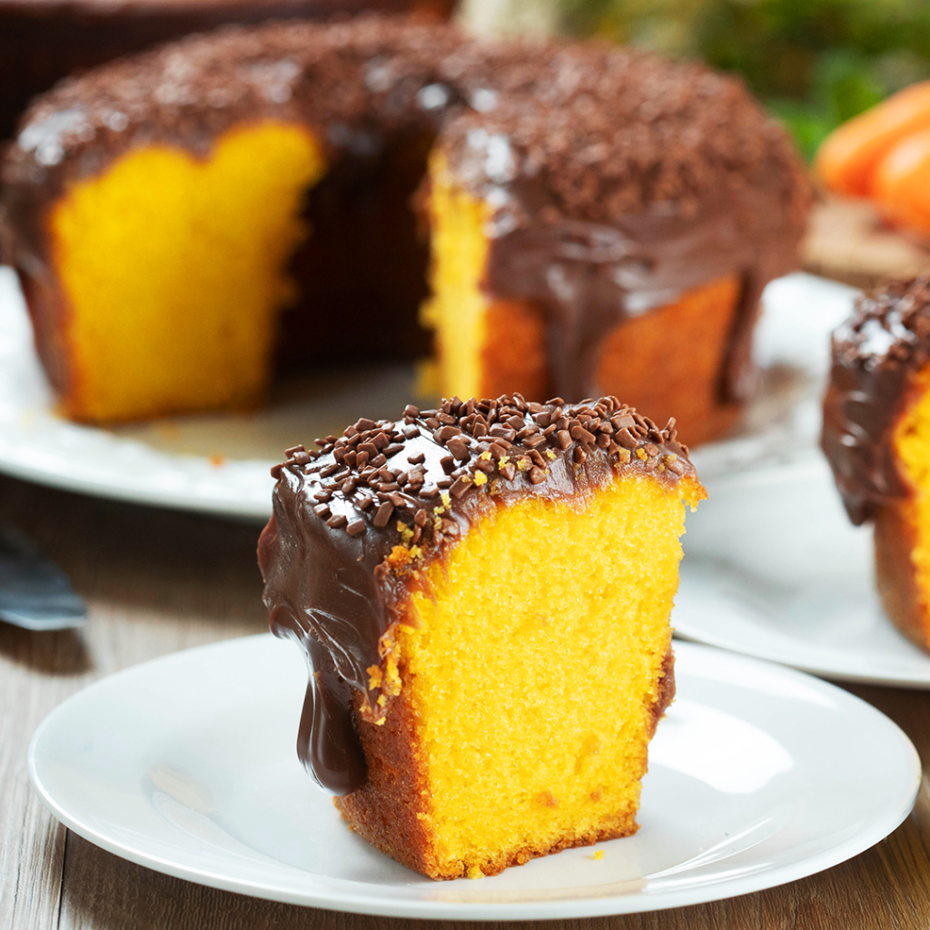 RECEITA: Bolo de Cenoura com Cobertura de Chocolate - Grupo PQ Alimentos